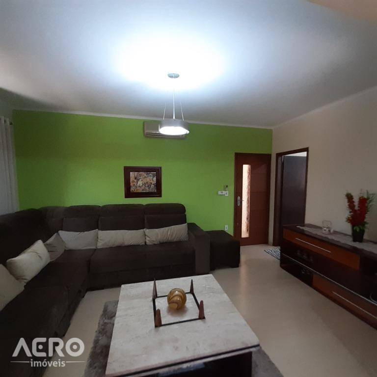 Casa à venda com 3 quartos, 186m² - Foto 3