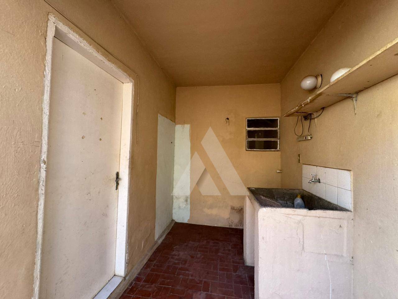Casa à venda e aluguel com 3 quartos, 150m² - Foto 3