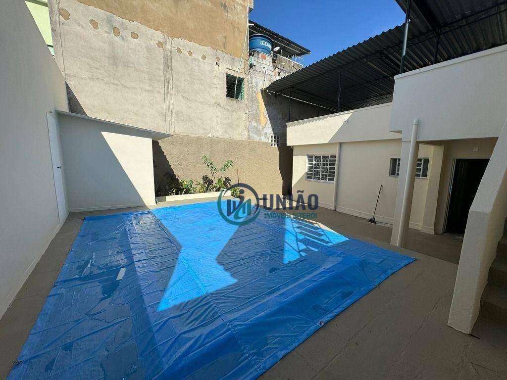 Casa à venda com 2 quartos, 180m² - Foto 17