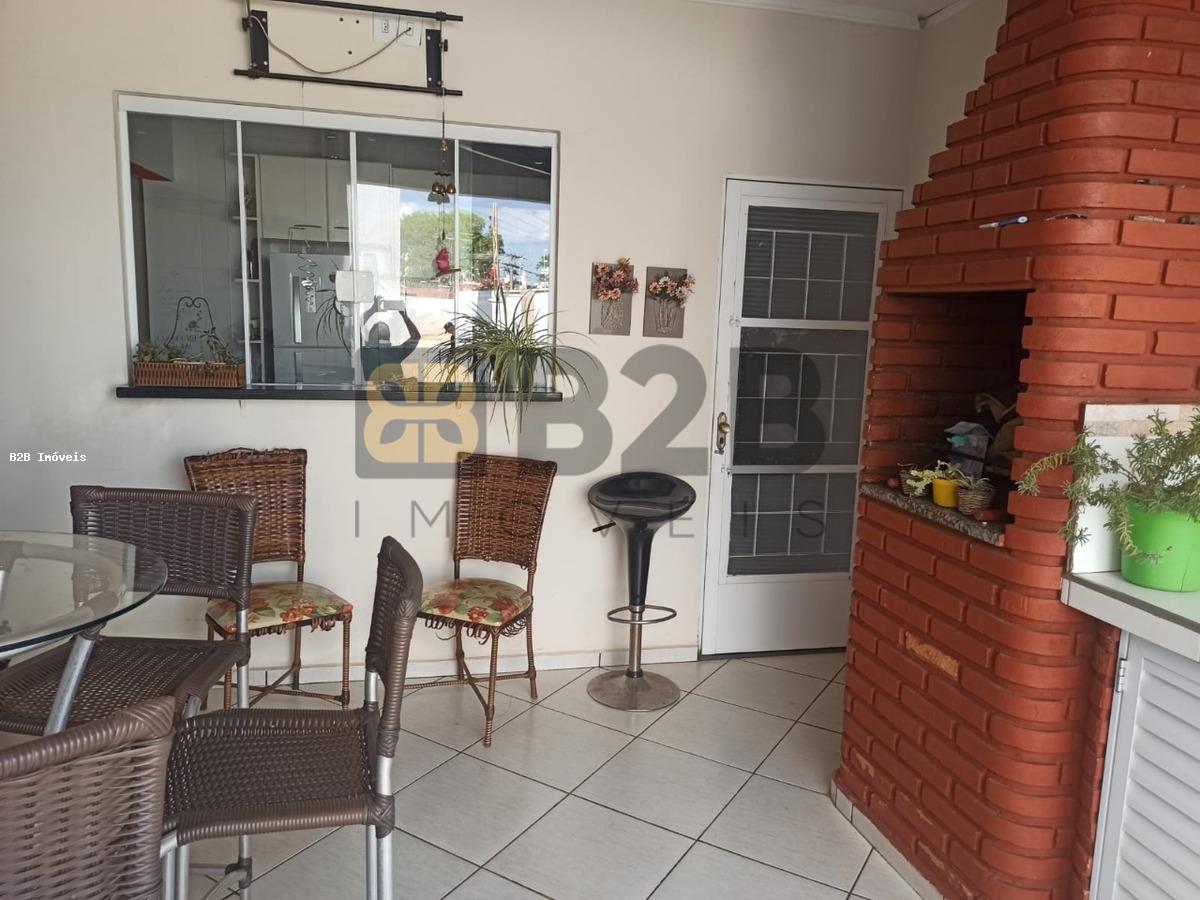 Casa à venda com 3 quartos, 310m² - Foto 10