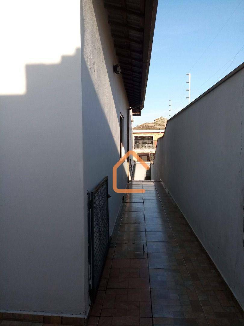 Casa à venda com 4 quartos, 230m² - Foto 21