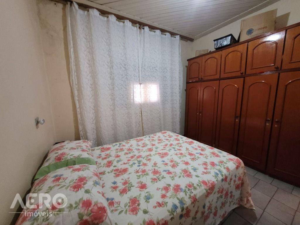 Casa à venda com 3 quartos, 200m² - Foto 14