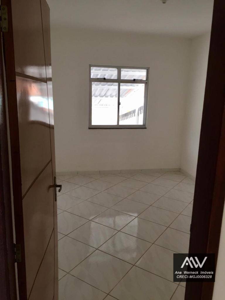 Casa à venda com 2 quartos, 60m² - Foto 12