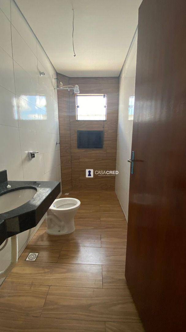 Casa à venda com 2 quartos, 65m² - Foto 4