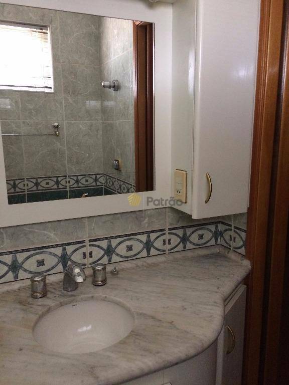 Casa à venda com 4 quartos, 350m² - Foto 4