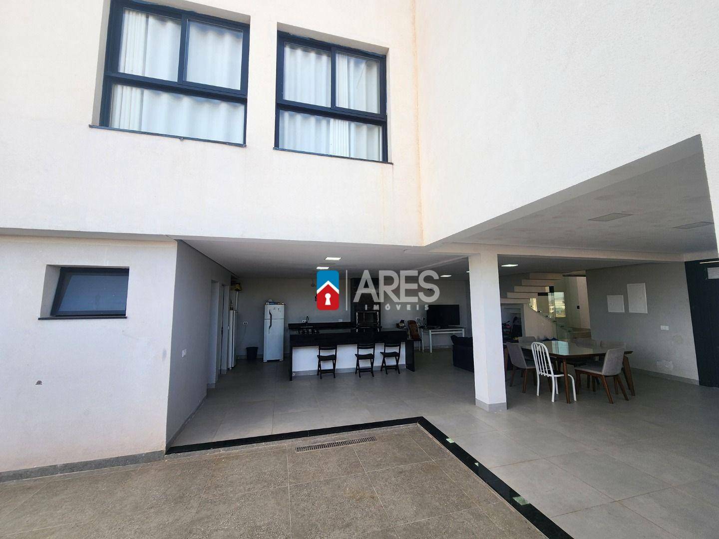 Casa de Condomínio para alugar com 3 quartos, 318m² - Foto 22