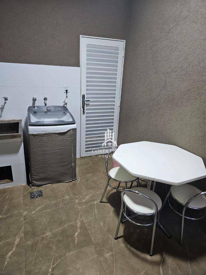 Casa para alugar com 3 quartos, 200M2 - Foto 12