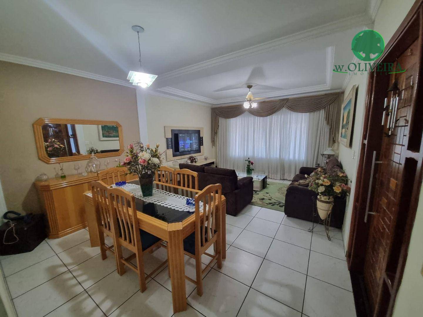 Casa à venda com 4 quartos, 190m² - Foto 1