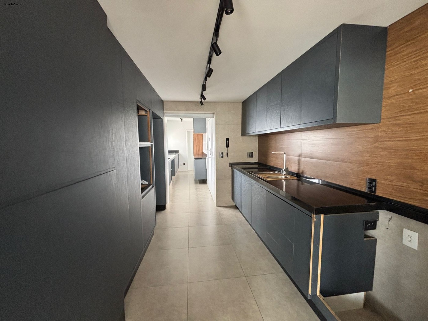 Apartamento à venda com 3 quartos, 156m² - Foto 1