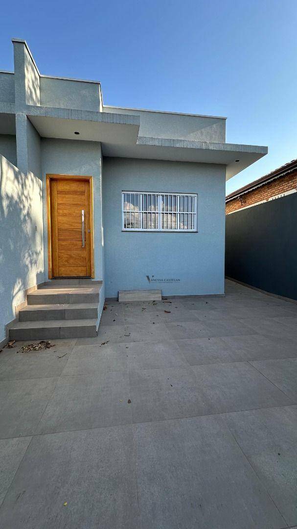 Casa à venda com 3 quartos, 90m² - Foto 2