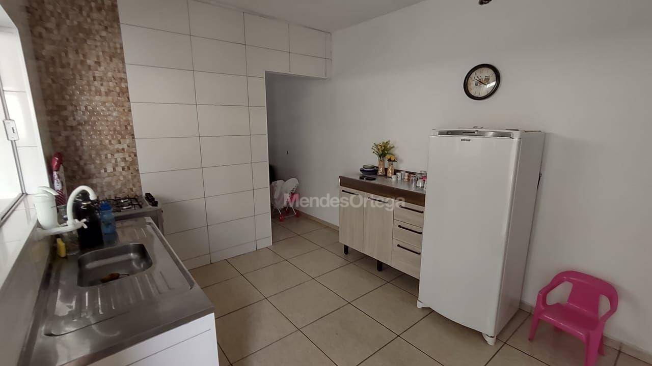 Casa à venda com 2 quartos, 65m² - Foto 4