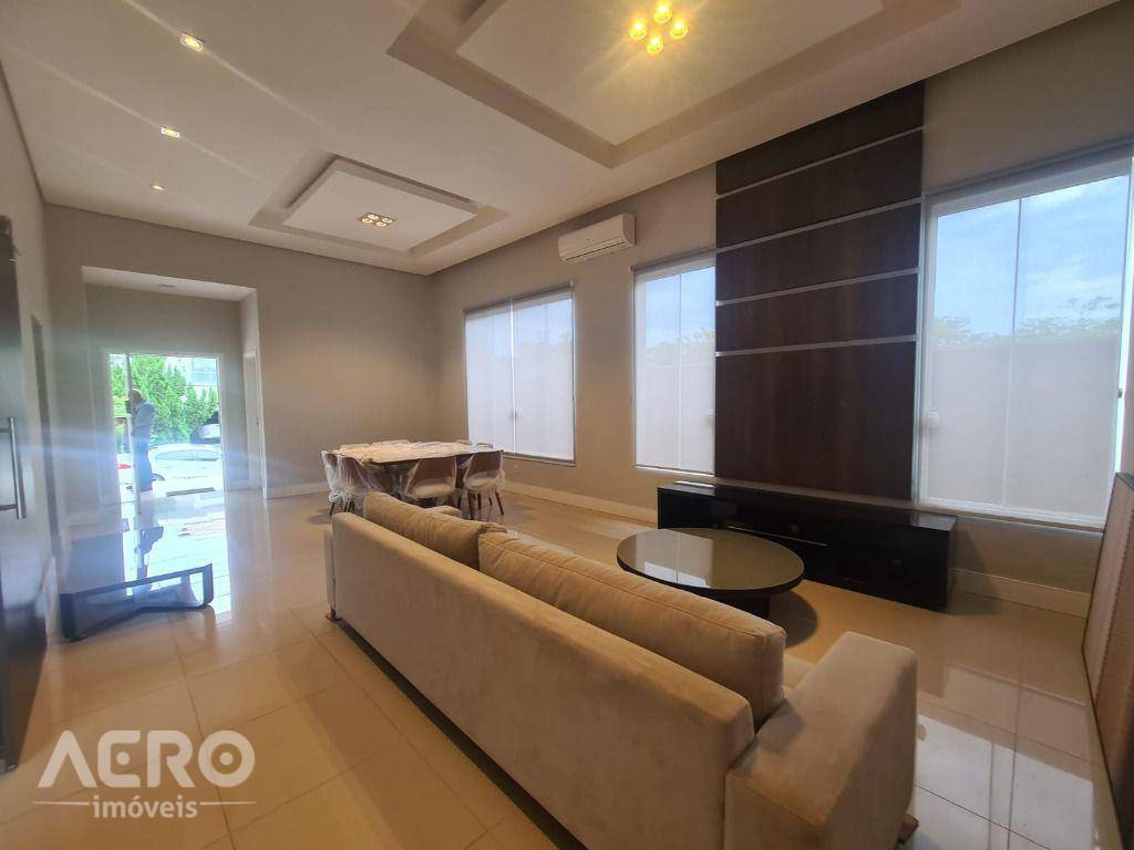 Casa de Condomínio à venda com 3 quartos, 240m² - Foto 1