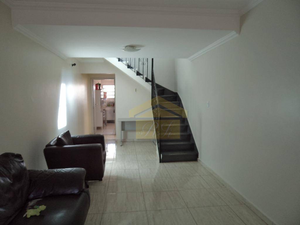 Sobrado à venda com 2 quartos, 200m² - Foto 1