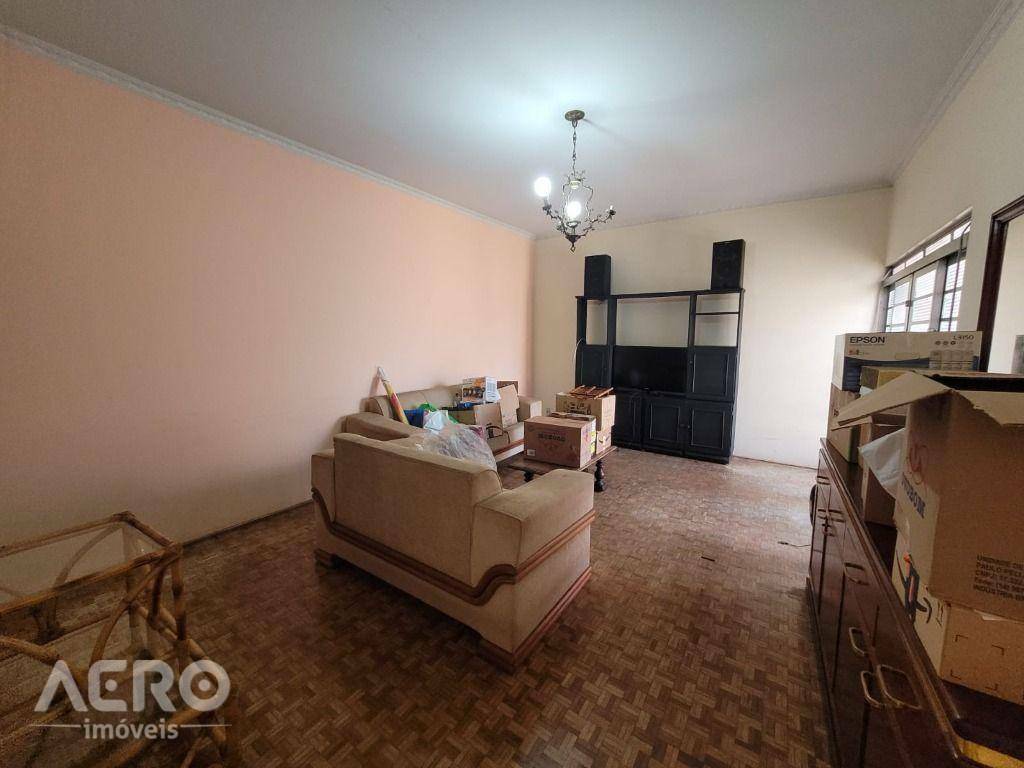 Casa à venda com 3 quartos, 208m² - Foto 4