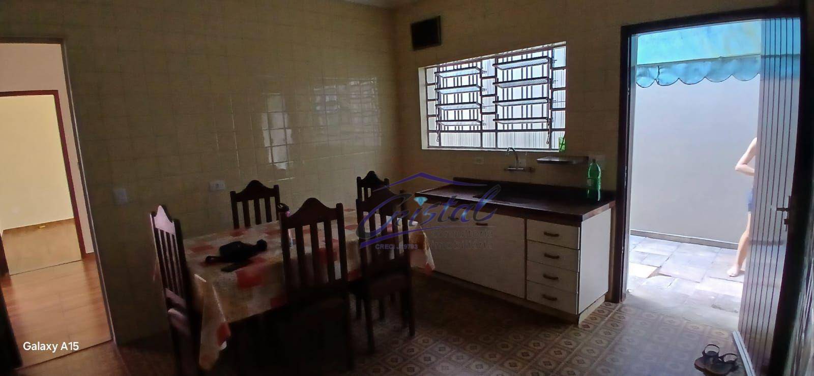 Casa para alugar com 4 quartos, 250m² - Foto 4