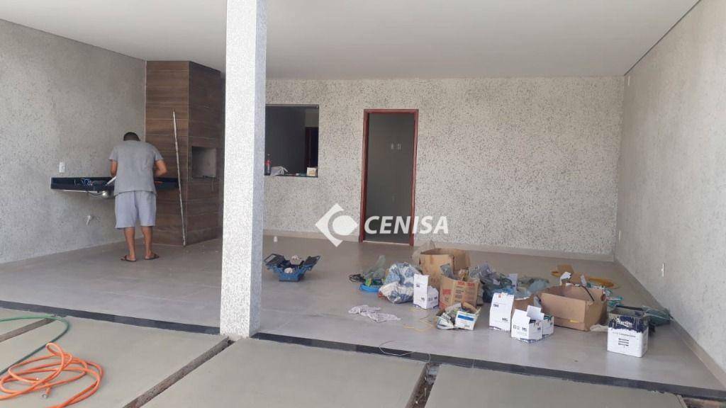 Casa à venda com 3 quartos, 130m² - Foto 2