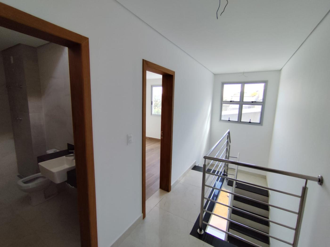 Casa à venda com 3 quartos, 154m² - Foto 4