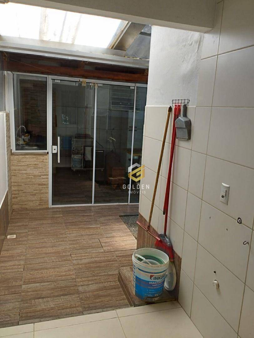 Casa à venda com 2 quartos, 69m² - Foto 10