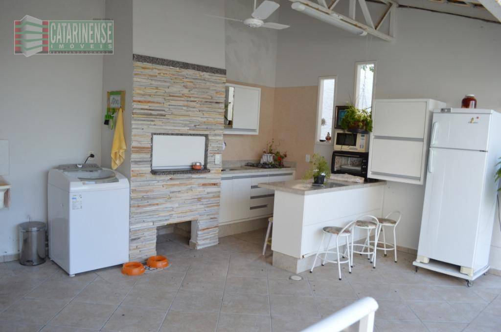 Casa à venda com 3 quartos, 240m² - Foto 13