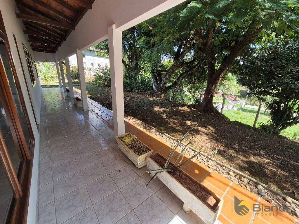 Casa para alugar com 3 quartos, 209m² - Foto 27