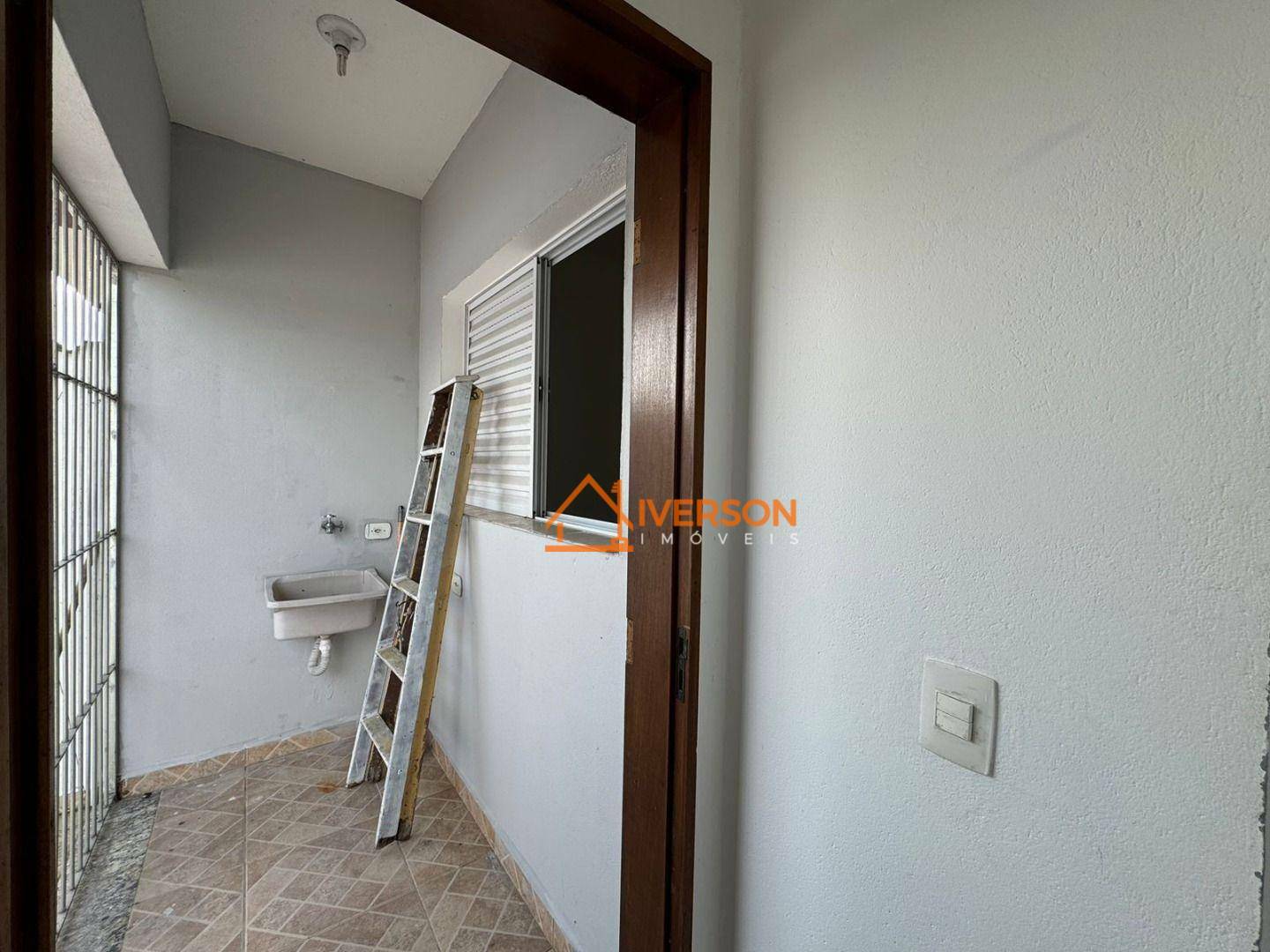 Casa à venda com 2 quartos, 60m² - Foto 13