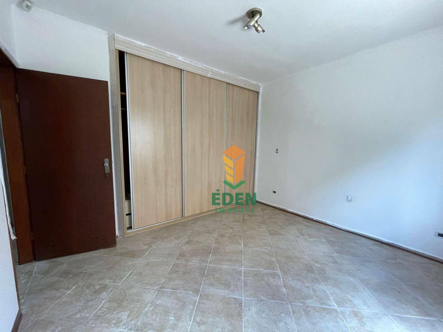 Casa à venda com 3 quartos, 375m² - Foto 16