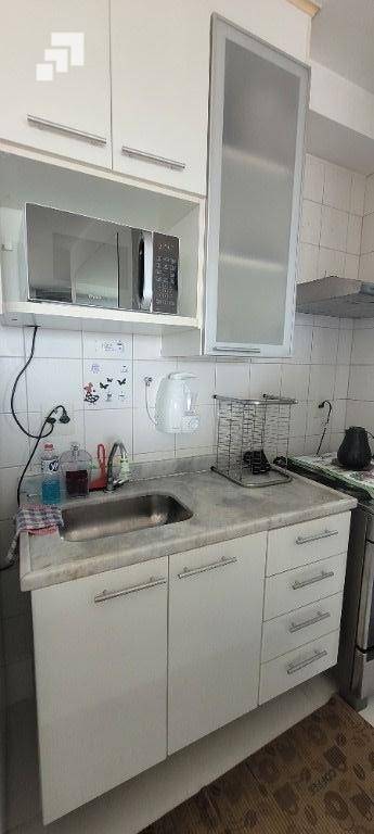 Apartamento à venda com 2 quartos, 62m² - Foto 3