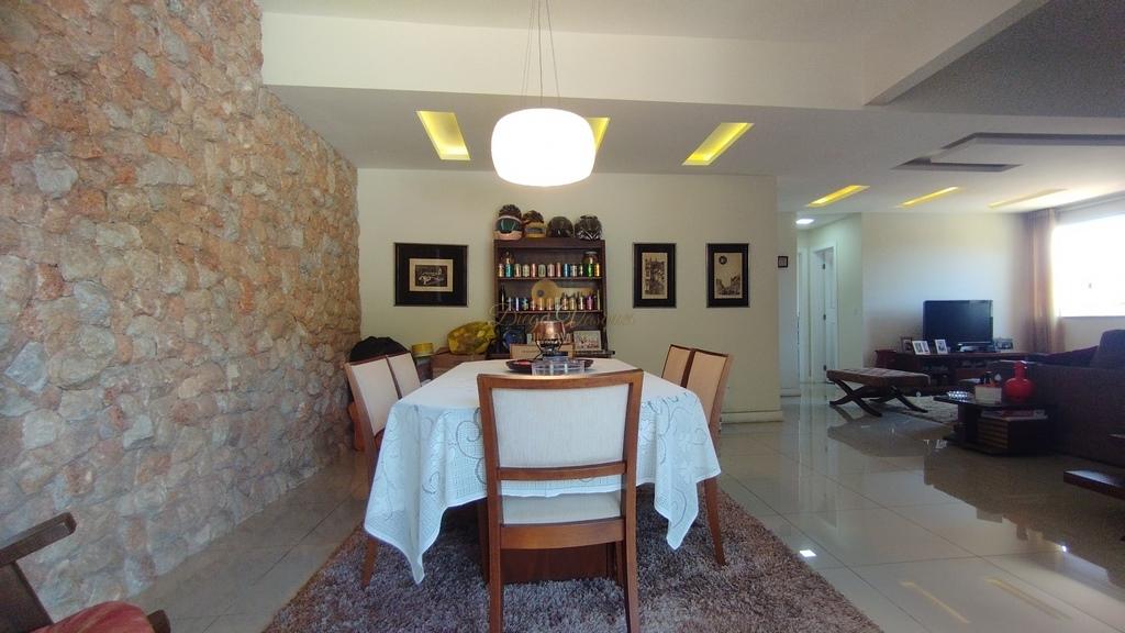 Casa à venda com 4 quartos, 900m² - Foto 12
