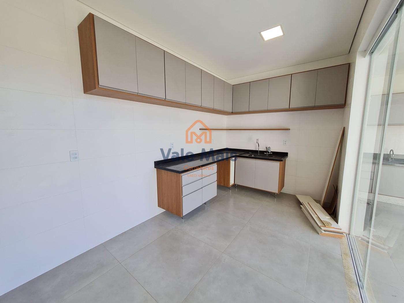 Casa à venda com 4 quartos, 200m² - Foto 4