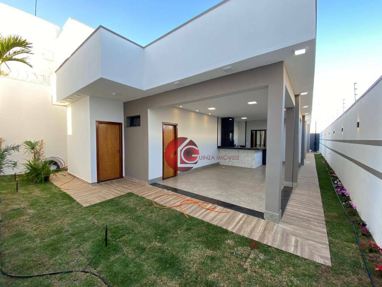 Casa à venda com 3 quartos, 220m² - Foto 1