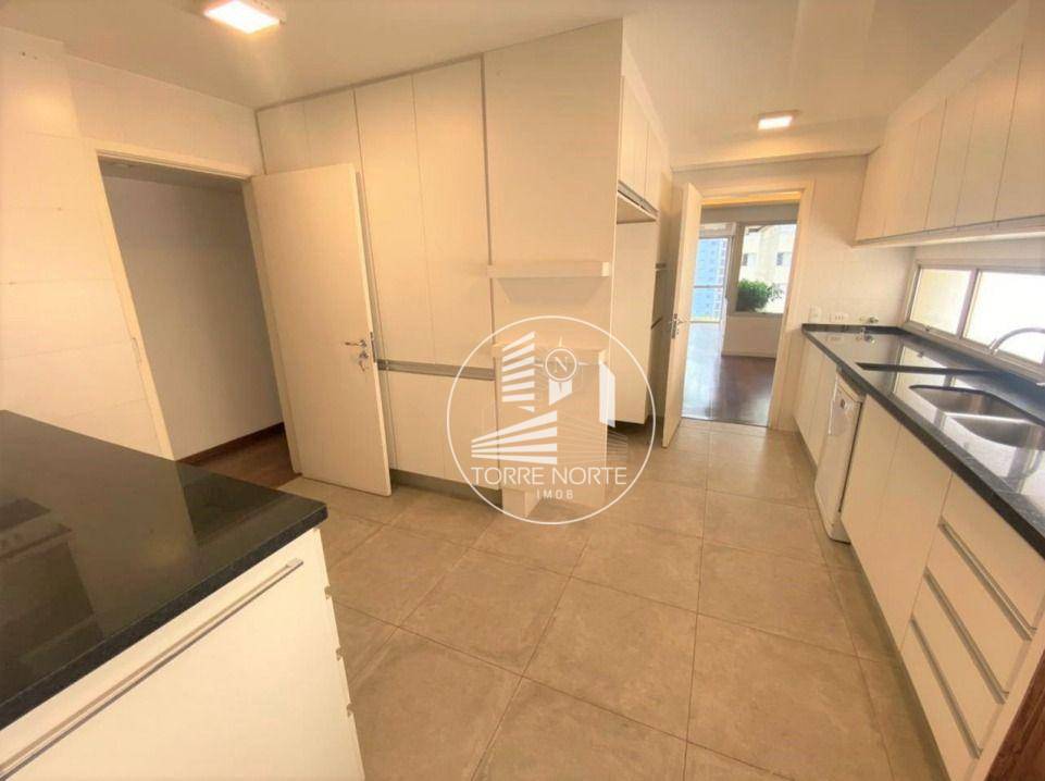 Apartamento para alugar com 3 quartos, 215m² - Foto 9