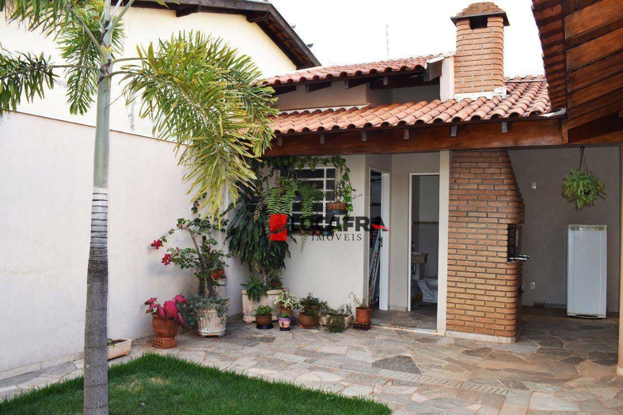 Casa à venda com 3 quartos, 230m² - Foto 23