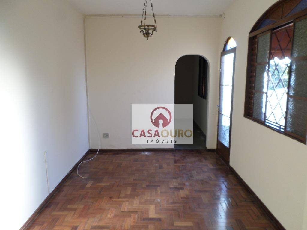 Casa à venda com 6 quartos, 200m² - Foto 24