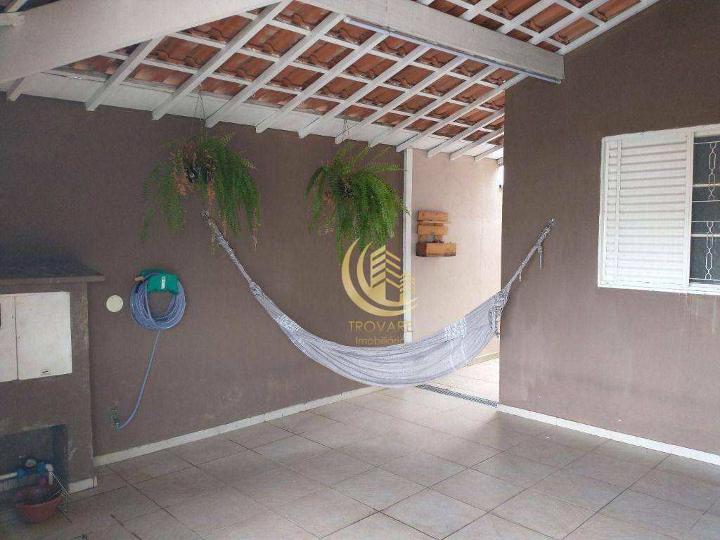 Casa à venda com 3 quartos, 100m² - Foto 1