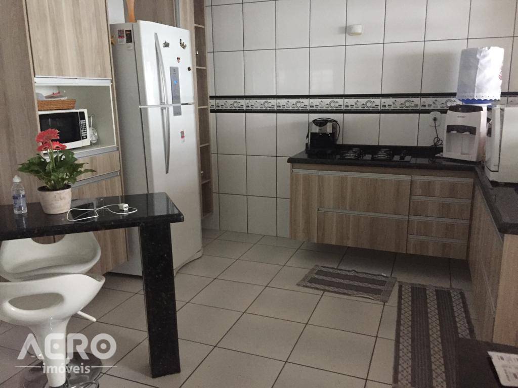 Casa à venda com 3 quartos, 202m² - Foto 6