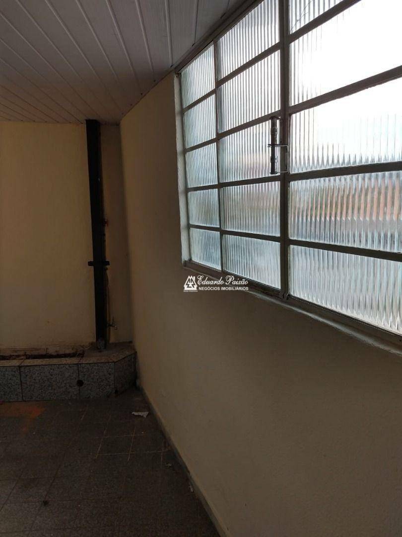Casa à venda e aluguel com 3 quartos, 200m² - Foto 5