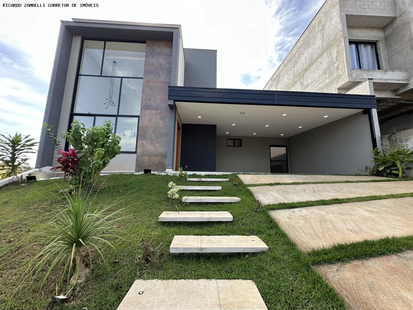 Casa de Condomínio à venda com 3 quartos, 360m² - Foto 1