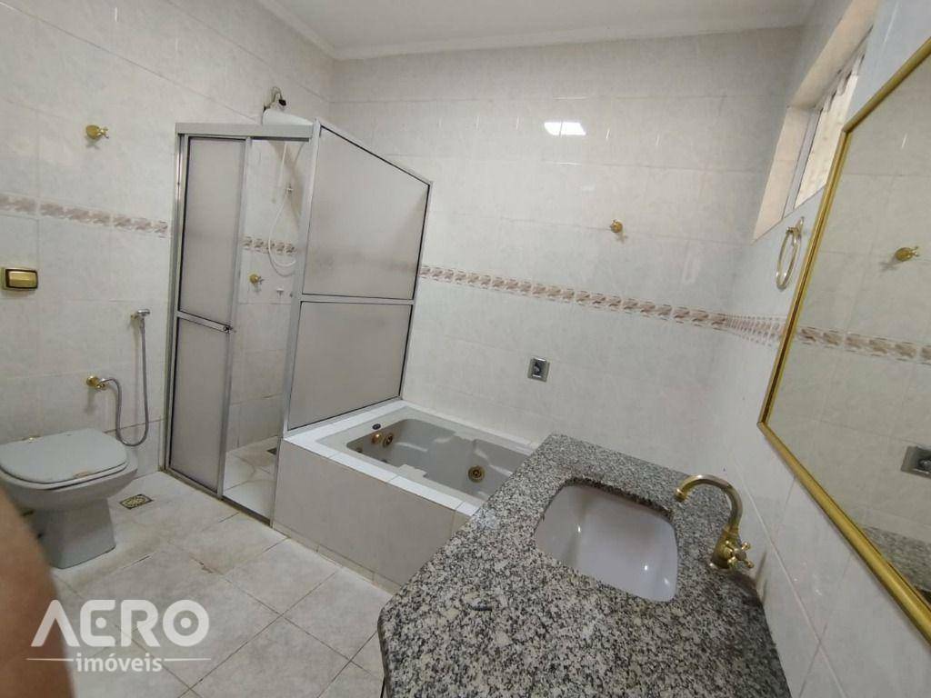 Casa para alugar com 3 quartos, 200m² - Foto 17