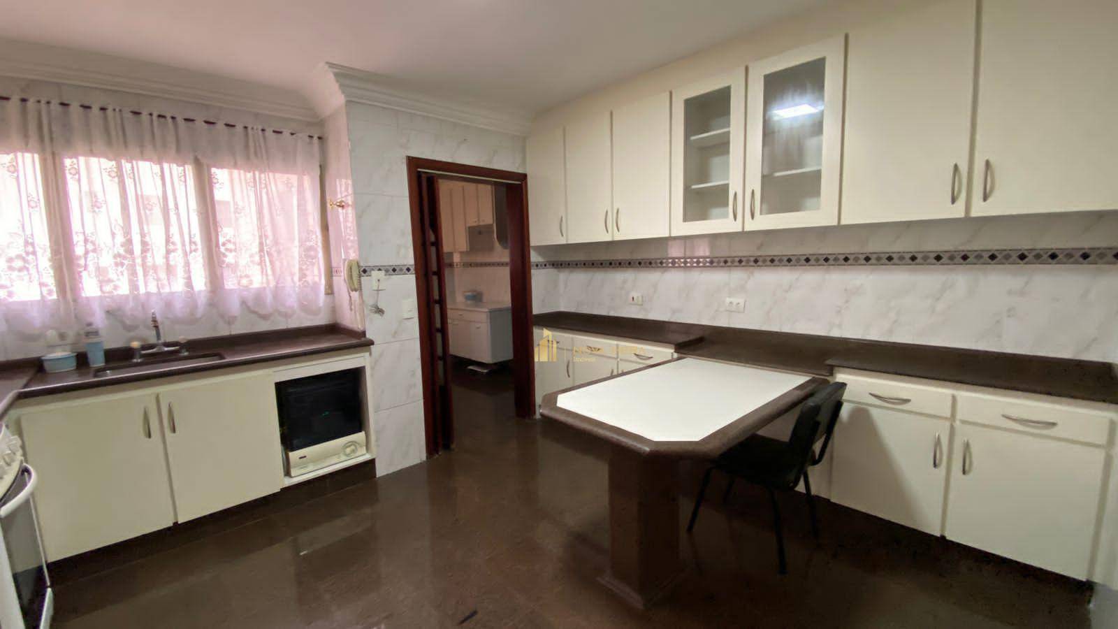 Apartamento à venda com 3 quartos, 130m² - Foto 1