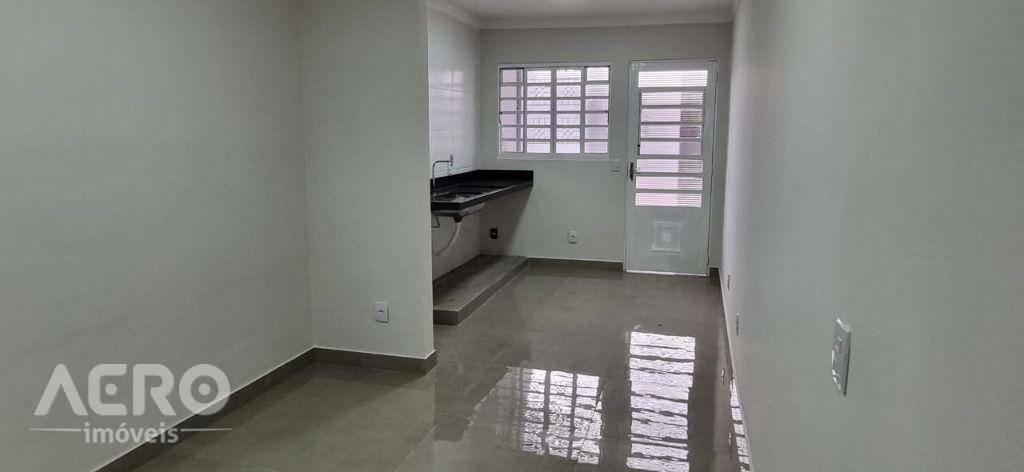 Casa à venda com 3 quartos, 140m² - Foto 4