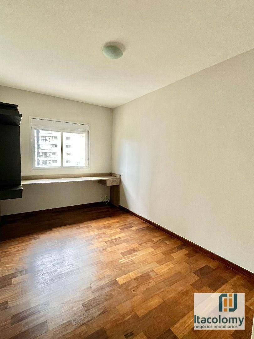 Apartamento à venda com 4 quartos, 212m² - Foto 15