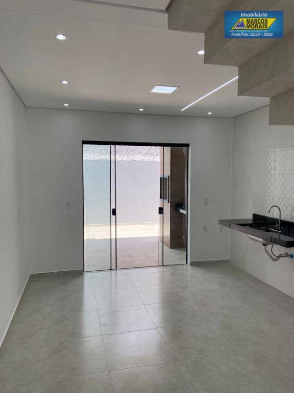 Casa à venda com 2 quartos, 84m² - Foto 2