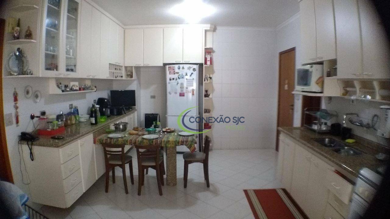 Apartamento à venda com 3 quartos, 185m² - Foto 4