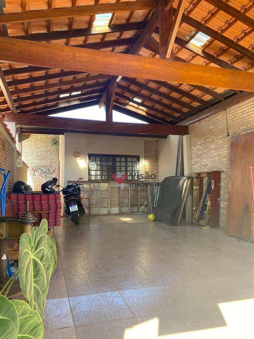 Casa à venda com 3 quartos, 161m² - Foto 2