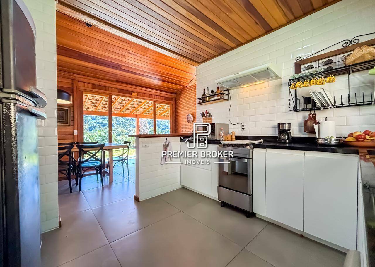 Casa de Condomínio à venda com 5 quartos, 210m² - Foto 18