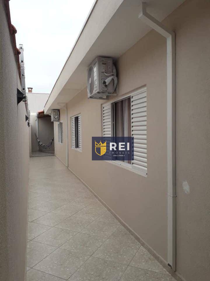 Casa à venda com 3 quartos, 200m² - Foto 2