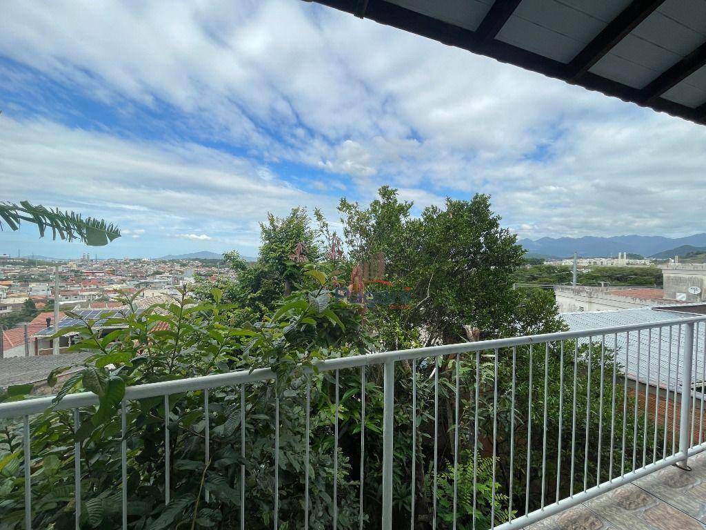 Casa para alugar com 2 quartos, 100m² - Foto 4