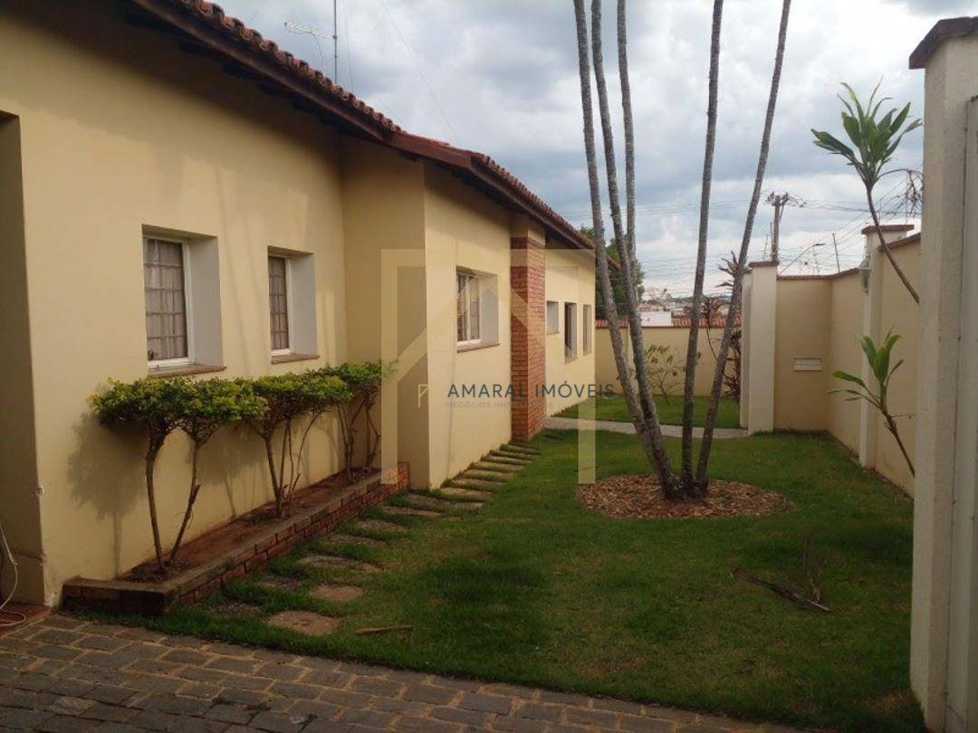 Casa à venda com 3 quartos, 250m² - Foto 4