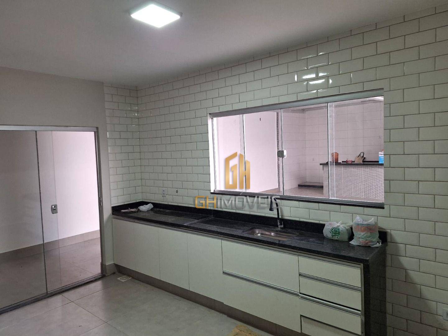 Casa à venda com 3 quartos, 260m² - Foto 1