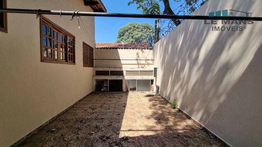 Casa à venda com 3 quartos, 220m² - Foto 12